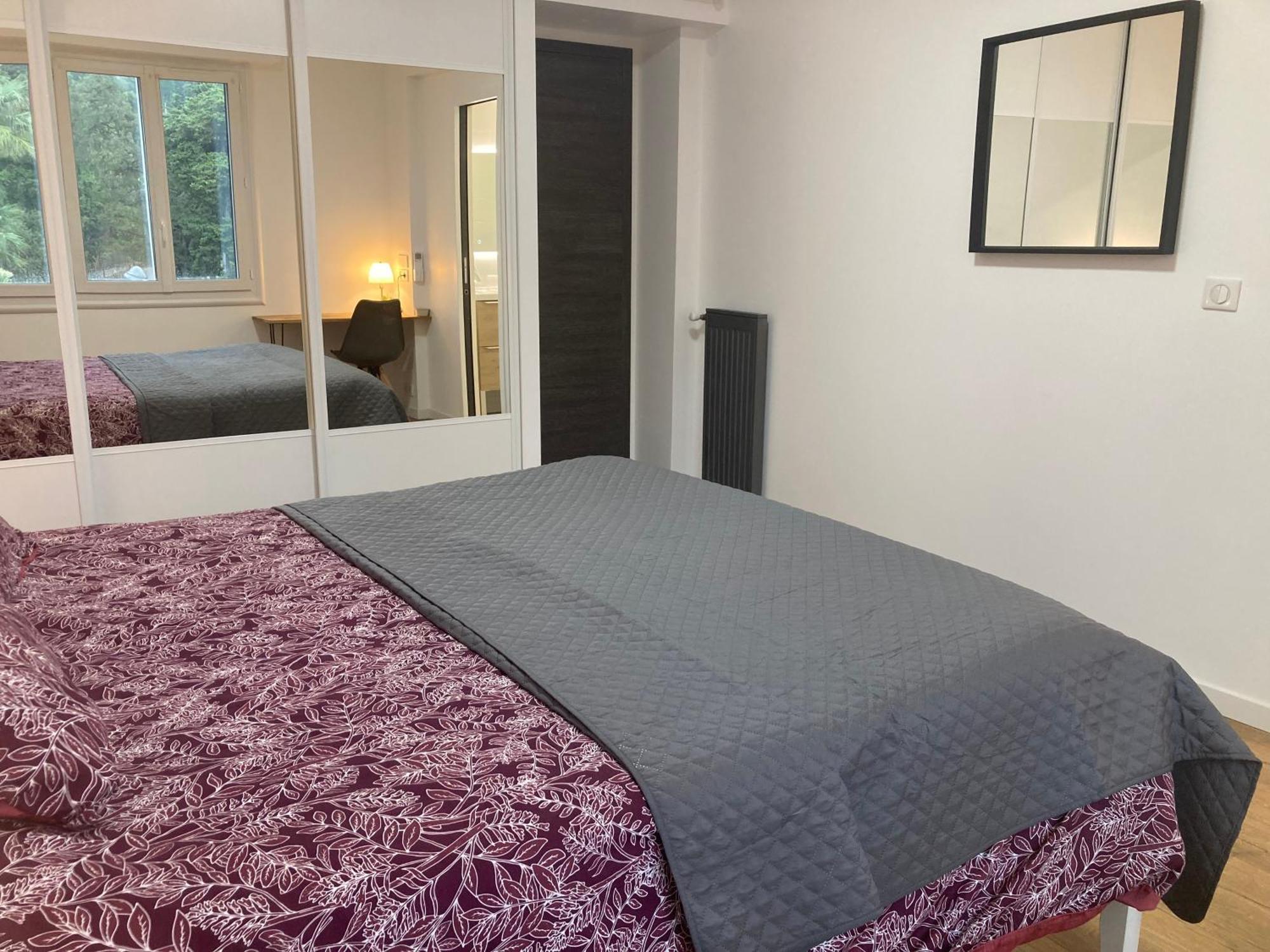 Homestay Parentale , Salle De Bain Privee, Acces Plages & Vue Du Salon Dans Partage ,, Master Bedroom, Private Bathroom, Access & Sea View , At Inhabitant's House *